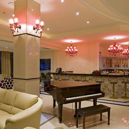 Lydia Maris & 5* コリンビア