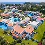 Lydia Maris & 5* Κολύμπια