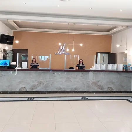 Lydia Maris & Kolymbia