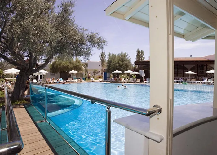 Lydia Maris & Kolymbia