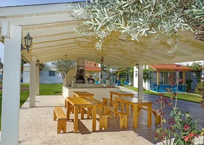 Lydia Maris & Kolymbia