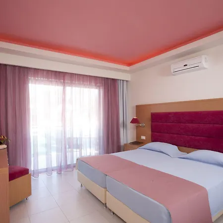 Lydia Maris & Kolymbia