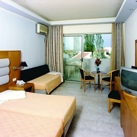 Lydia Maris & Kolymbia