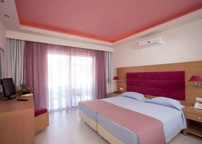 Lydia Maris & קולימביה