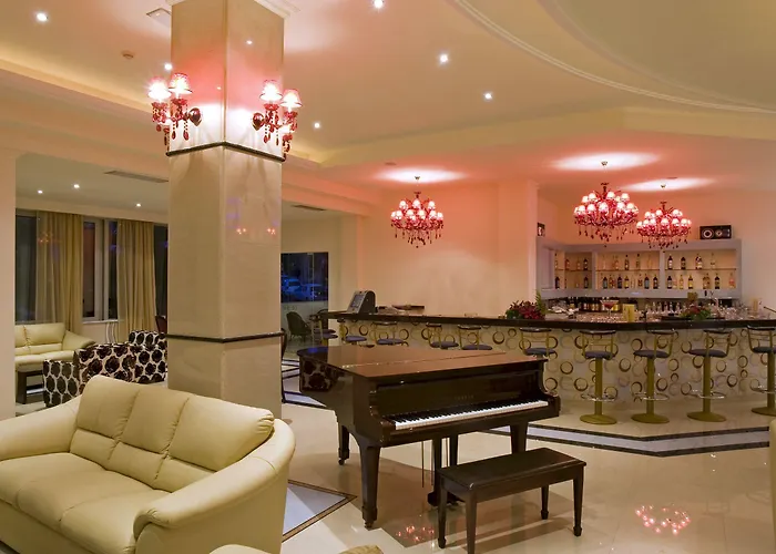 Lydia Maris & 5* קולימביה